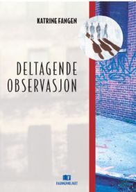 Deltakende observasjon i forsknings- og informasjonsarbeid, illustrert med forsker som observerer i feltmiljø.