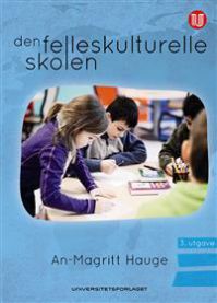 Bilde av boka "Den felleskulturelle skolen" innen pedagogikk utgitt av Universitetsforlaget, vises med åpen bok og tekst.