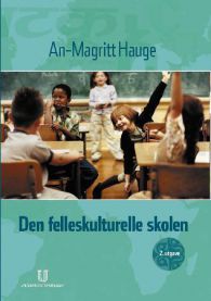 Bilde av boken "Den felleskulturelle skolen" innen pedagogikk utgitt av Universitetsforlaget, med åpen bok og illustrasjoner.