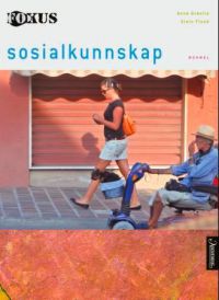Bilde av Fokus Sosialkunnskap VGS lærebok fra Aschehoug med tittel og illustrasjon på forsiden