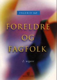 Bilde av bokomslaget for "Foreldre og fagfolk" sosiologibok utgitt av Universitetsforlaget, viser bokens tittel og design.