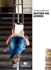 Bilde av gutter som leser pedagogikkbok fra Fagbokforlaget, fokus på gutter og lesing i utdanning.