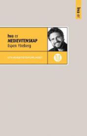 Bilde av bokomslaget "Hva er medievitenskap" fra Universitetsforlaget, viser en bok om medievitenskapens emner og innhold.