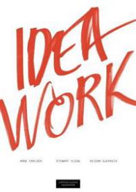 Bilde av boken "Idea work: om profesjonell kreativitet" om innovasjon, utgitt av Cappelen Damm, med en åpen bok og notatpapir.