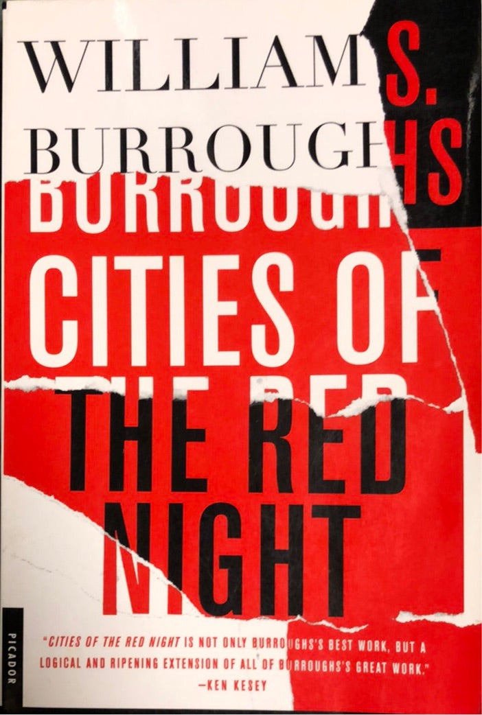 Bok: "Cities of the Red Night" av Bokia.no, pocketutgave med forsidebilde av bylandskap og nattestemning.
