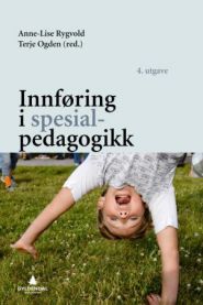 Bokomslag for "Innføring i spesialpedagogikk" av Gyldendal, viser en åpen bok med pedagogiske illustrasjoner.