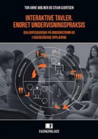Interaktiv tavle for pedagogikk, brukt i ungdomsundervisning, fremmer dialogpedagogikk og endret undervisningspraksis.