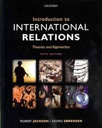 Bokomslag for "Introduction to International Relations" av Oxford University Press, viser bøker og internasjonale relasjoner.