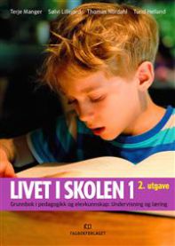 Bokomslag for "Livet i skolen" pedagogikk og elevkunnskap av Fagbokforlaget, viser skoleklasse og læringsmiljø.