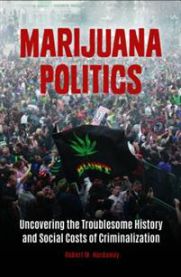 Bok om marijuana og politikk, viser forsiden med tittel og bilder av marihuana planter for å illustrere innholdet.