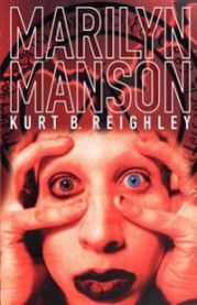 Bok om Marilyn Manson, pocketutgave, med coverbilde av artisten, av Bokia.no, lett å bære i lommen