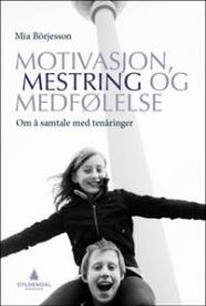 Bokomslag for "Motivasjon, mestring og medfølelse" av Gyldendal, om å samtale med tenåringer, i pocketutgave.