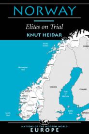 Bokomslag for "Norway: Elites on Trial" av Perseus Books, viser en bok med tittel om politisk rettssak i Norge.