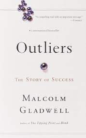 Bok om suksesshistorier, "Outliers: The Story of Success" i pocketutgave, økonomi og næringsliv, vist med bokomslag.