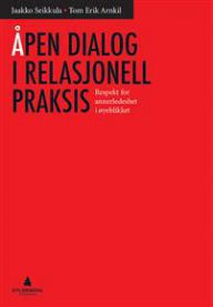Åpen dialog i relasjonell praksis bok av Gyldendal, med bilde av en penn og notater for psykologi og relasjonsarbeid