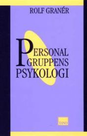 Bilde av en bok om personalgruppens psykologi fra Tano Aschehoug, fokus på organisasjon og gruppepsykologi.