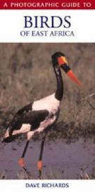 Bilde av "Photographic Guide to Birds of East Africa" pocketbok med fargerike fugler og naturbilder.