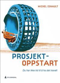 Bilde av en leder som holder en presentasjon om prosjektoppstart, gyldendal ledelsesmateriale, med team i bakgrunnen