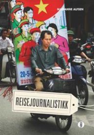 Reisejournalistikk bok om medievitenskap utgitt av IJ-forlag, viser bokomslag med reise- og medietema.