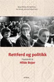 Bok om rettferd og politikk fra Emilia, festskrift til Hilde Bojer på 70-årsdagen, viser åpen bok med tekst og design.