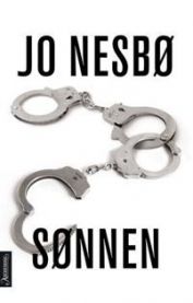 Bokomslag for romanen Sønnen av Aschehoug, innbundet utgave med illustrasjoner og tittel på forsiden.