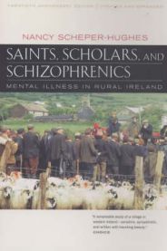Pocketutgave av "Saints, Scholars, and Schizophrenics" sosialantropologi fra University of California Press, viser bokomslag med landlig Irsland.