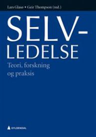 Selvledelse bok av Gyldendal, med fokus på teori, forskning og praksis innen ledelse, vist med bokomslag.