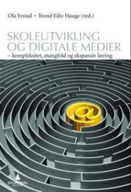 Bilde av pedagogikkbok om skoleutvikling og digitale medier av Gyldendal, med fokus på kompleksitet, mangfold og ekspansiv læring