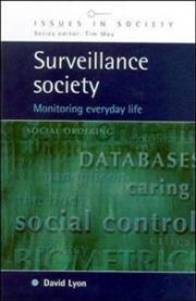 Bokomslag for Surveillance Society (Pocket) av Jus, utgitt av Open University Press, med et bilde av overvåkingskameraer og overvåkingsskjermer.