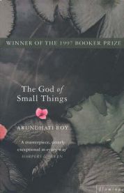 Pocketbok av "The God of Small Things" av Harper Collins, en skjønnlitterær bok med tittel og omslagsdesign synlig.