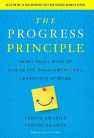 Bokomslag for The Progress Principle av Harvard Business Review Press, viser en illustrasjon av små seire som fremmer glede og engasjement.