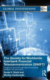 Bokomslag for "The Society for Worldwide Interbank Financial Telecommunication (SWIFT)" utgitt av Routledge, viser en illustrasjon av finansnettverk.