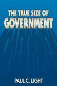Bokomslag for "The True Size of Government" pocketbok fra Brookings Institution Press, viser en illustrasjon av regjeringens størrelse.