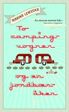 To campingvogner og en jordbæråker
