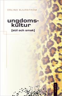 Ungdomskultur, stil og smak innen sosiologi, vist i bilde med ungdomsmote og kulturelle elementer.