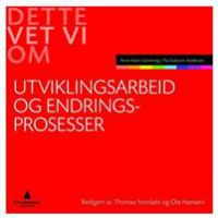 Bilde av boken "Utviklingsarbeid og endringsprosesser" innen pedagogikk utgitt av Gyldendal, med bokomslag og tittel.