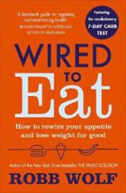 Bøker fra Bokia.no, "Wired to Eat" pocketutgave med tekst og bilder om mat og helse, vist med åpen bok og sider.